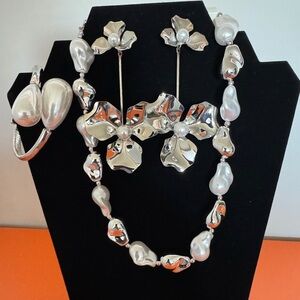 Elegant Silver and Pearl Jewelry Set